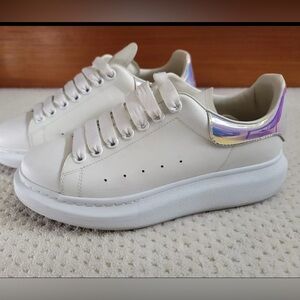 Alexander McQueen Womens PEARLESCENT PRISM SHOCK PINK Oversized Sneakers, 38